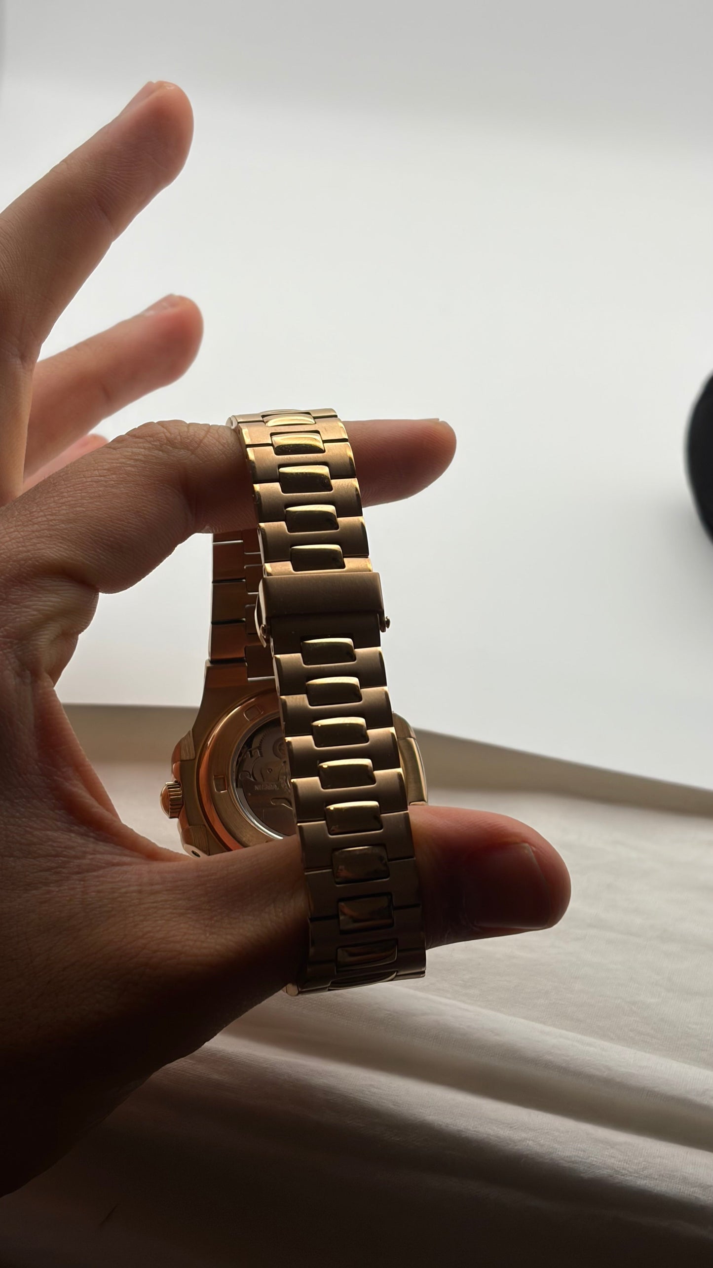 Nautilus Rose Gold & Black Open Heart Seiko Mod — Détail bracelet