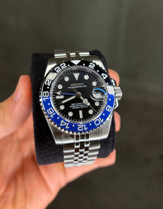 GMT MASTER II Batgirl Black & Blue bezel Seiko Mod — Détail cadran