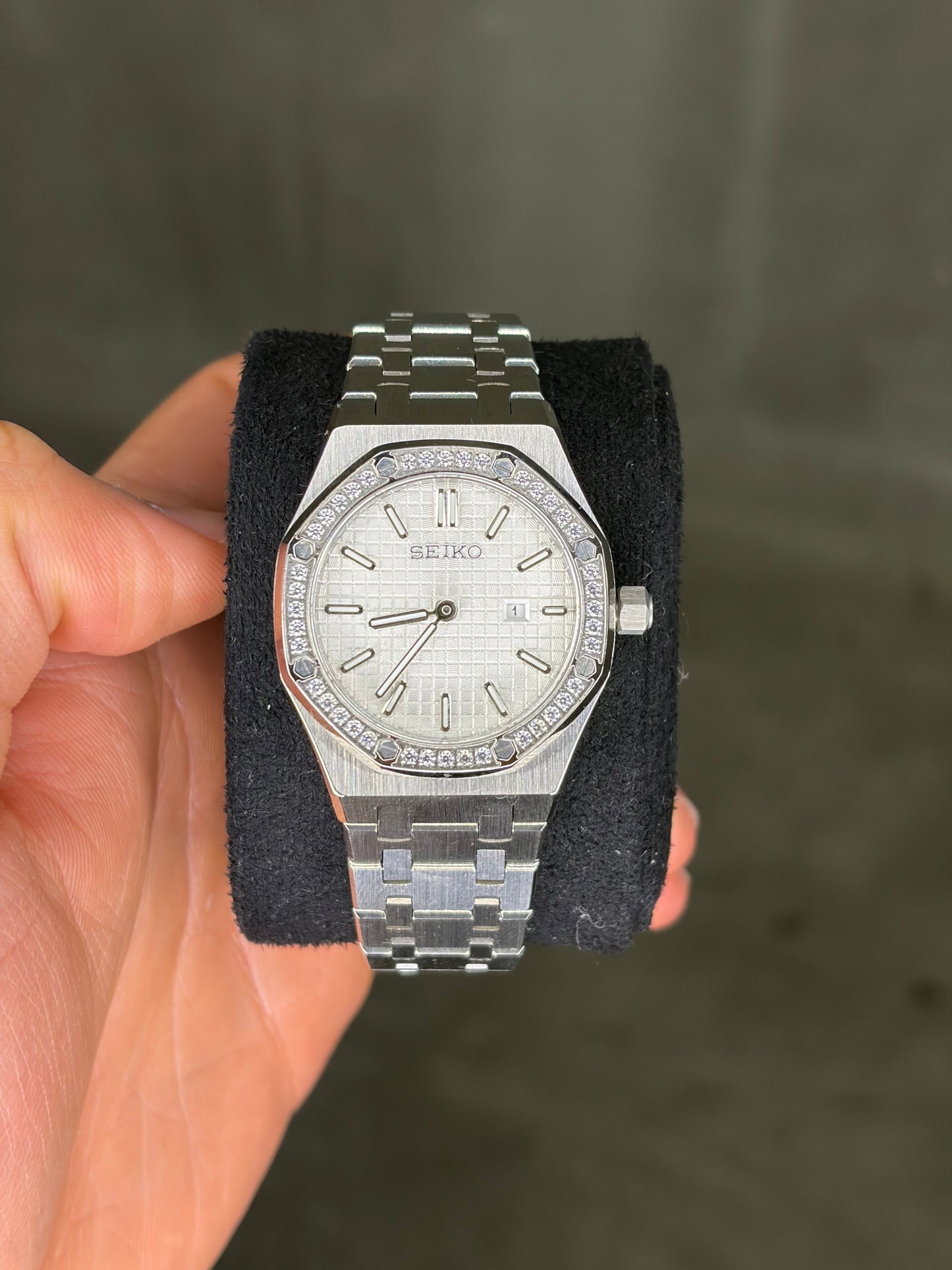 Mini Royal Oak Diamond Bezel Seiko Mod — Détail couronne