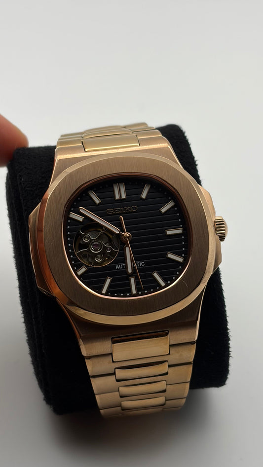Nautilus Rose Gold & Black Open Heart Seiko Mod — Détail cadran
