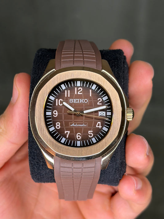 Rose Gold Chocolate brown Aquanaut Seiko Mod — Détail cadran