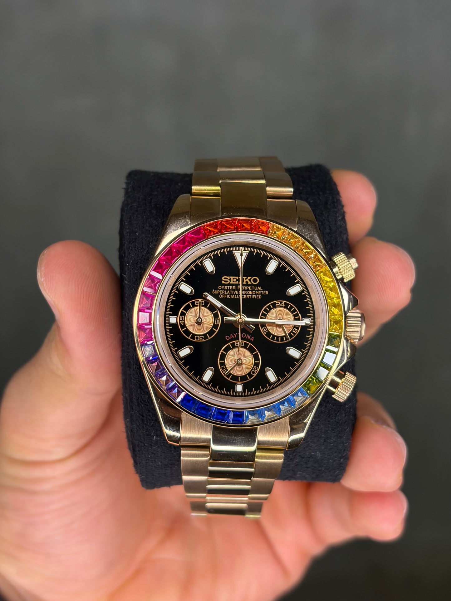 Rainbow baguette & rose gold daytona Seiko Mod — Plan rapproché
