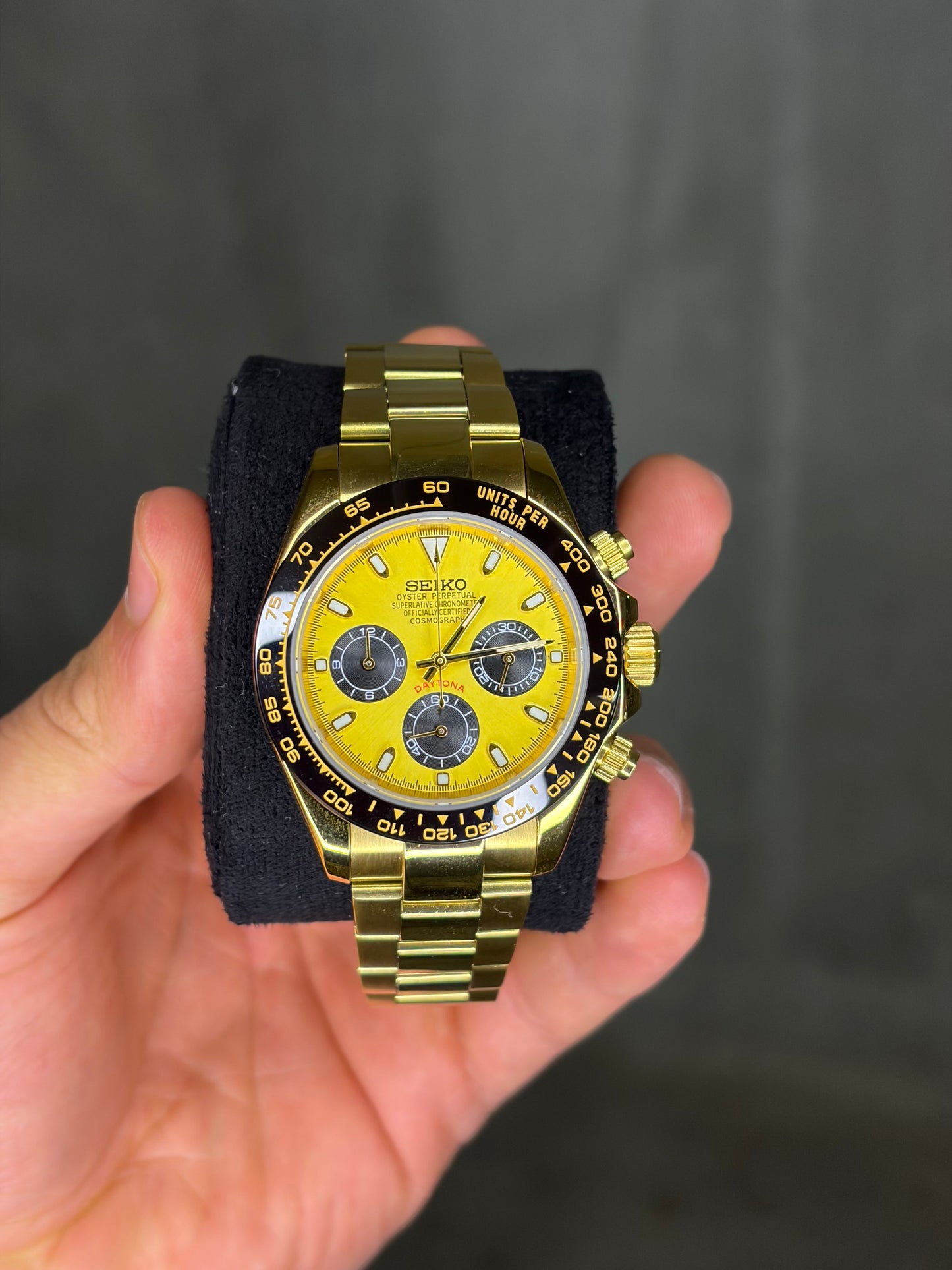Yellow Gold & black Daytona Seiko Mod — Vue arrière