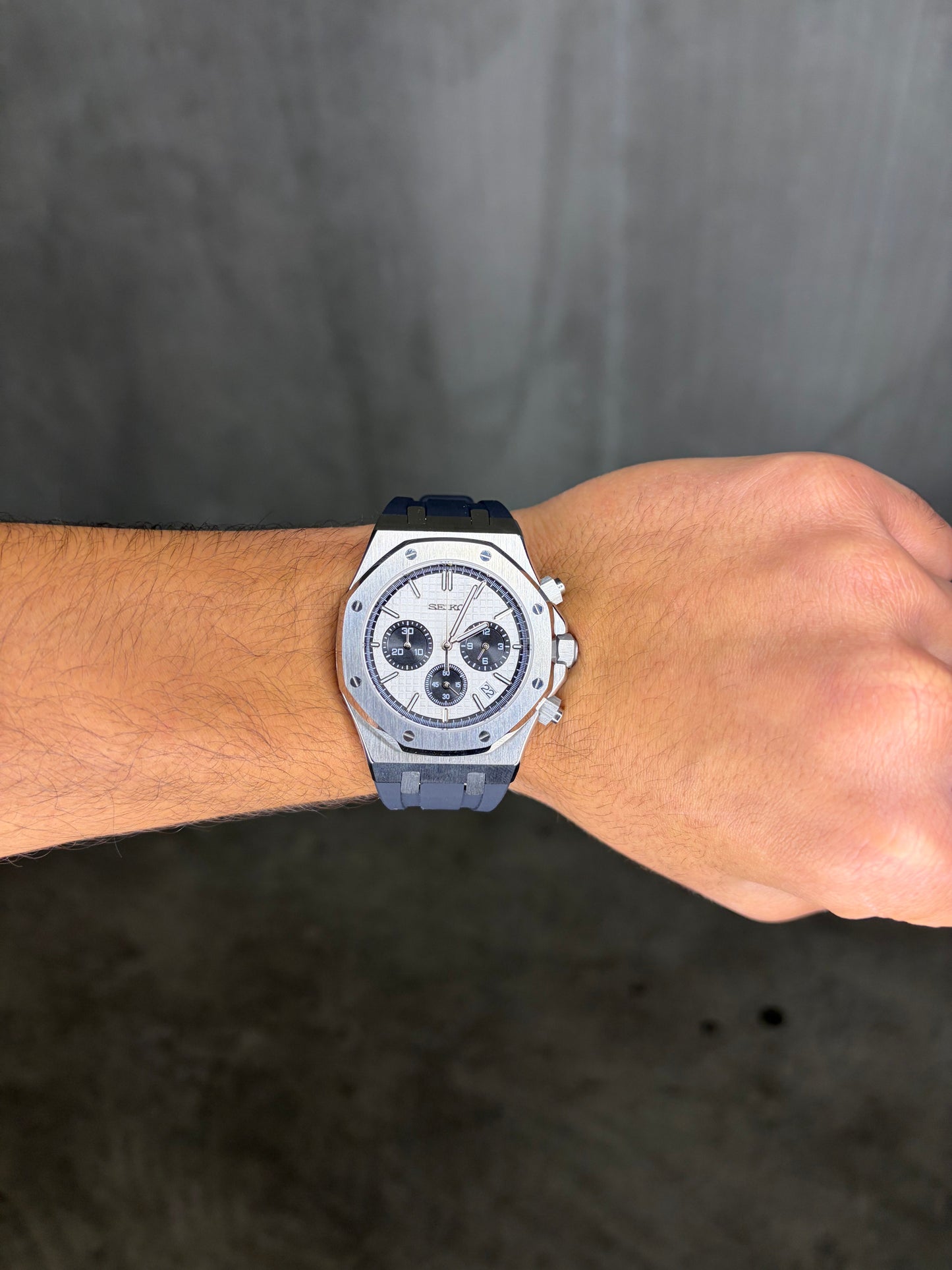 Silver Royal Oak Chronograph Seiko Mod — Plan rapproché