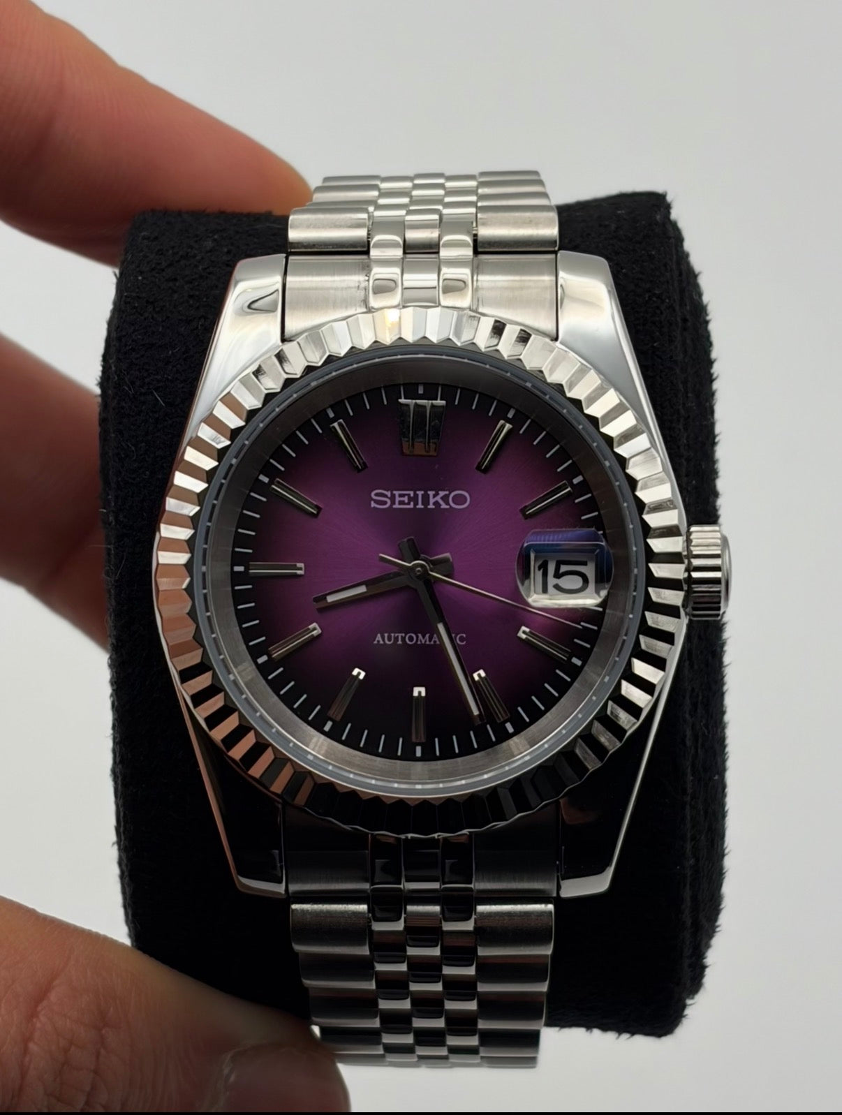 Datejust Purple Textured Dial Seiko Mod — Vue de face