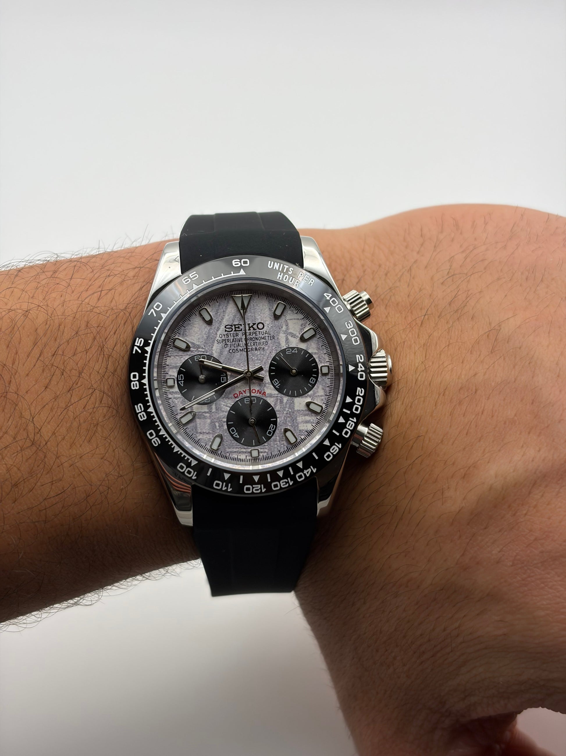 Daytona Meteor Dial Oysterflex Seiko Mod — Au poignet