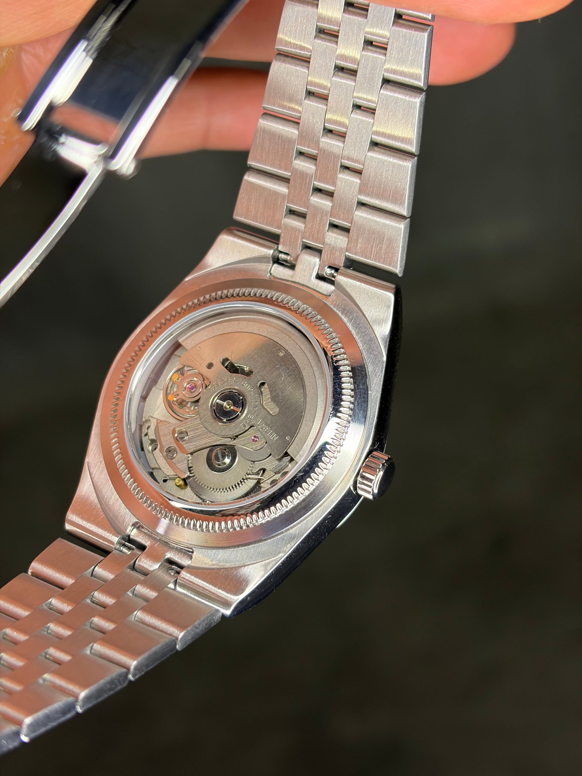 LandDweller White Dial Seiko Mod — Détail cadran