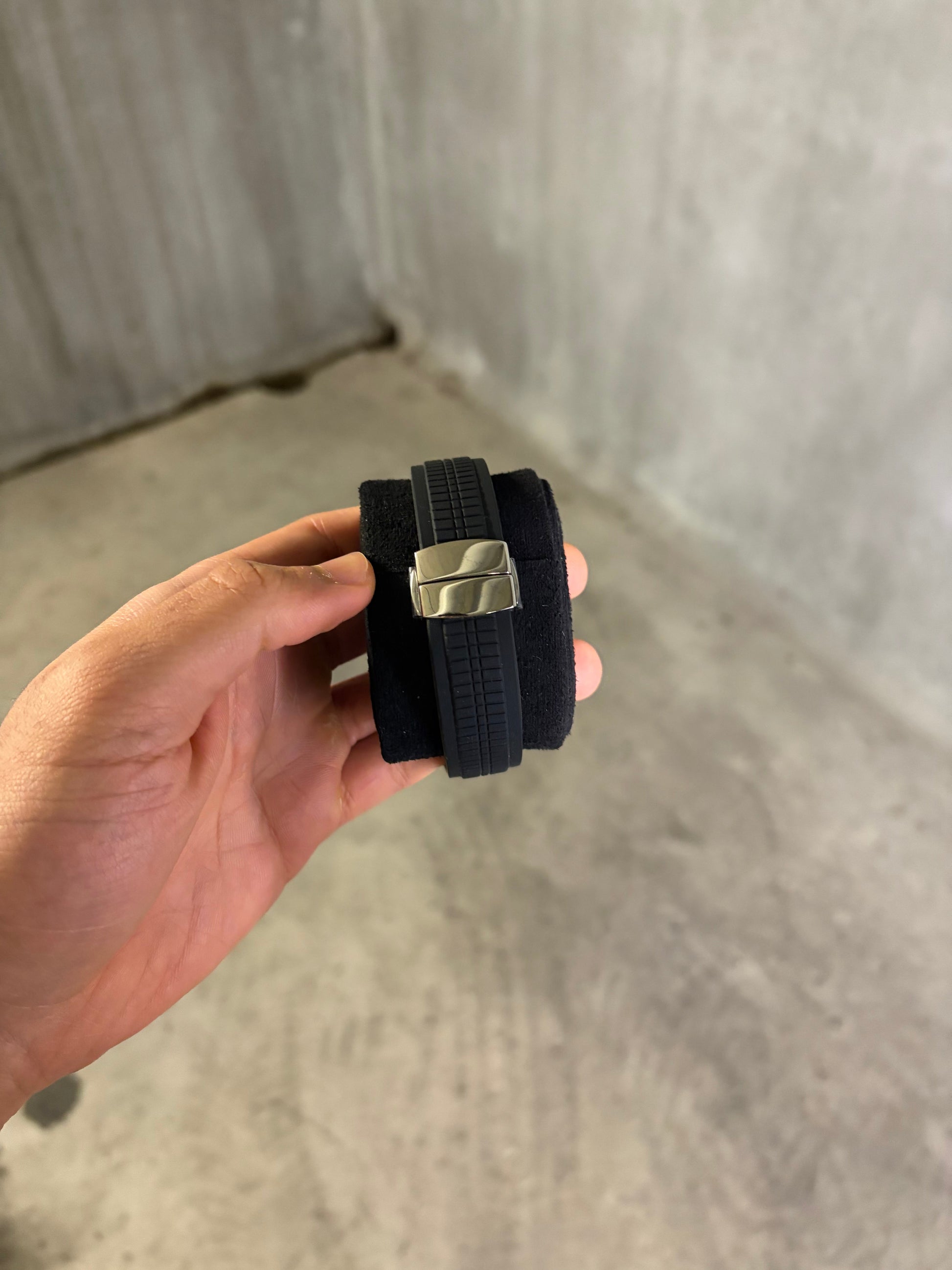 Aquanaut noir et argent Seiko Mod - Vue profil - Seiko Prestige France