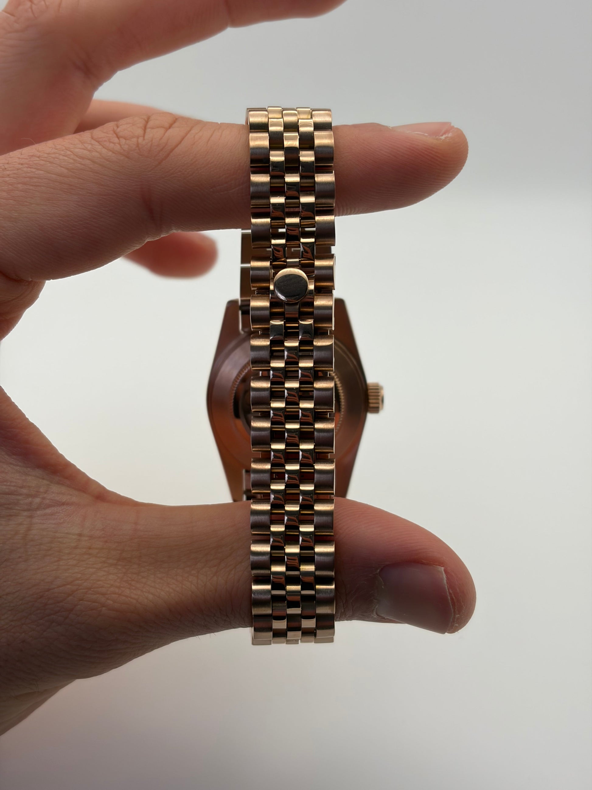 Datejust Mother Of Pearl Seiko Mod — Vue de profil