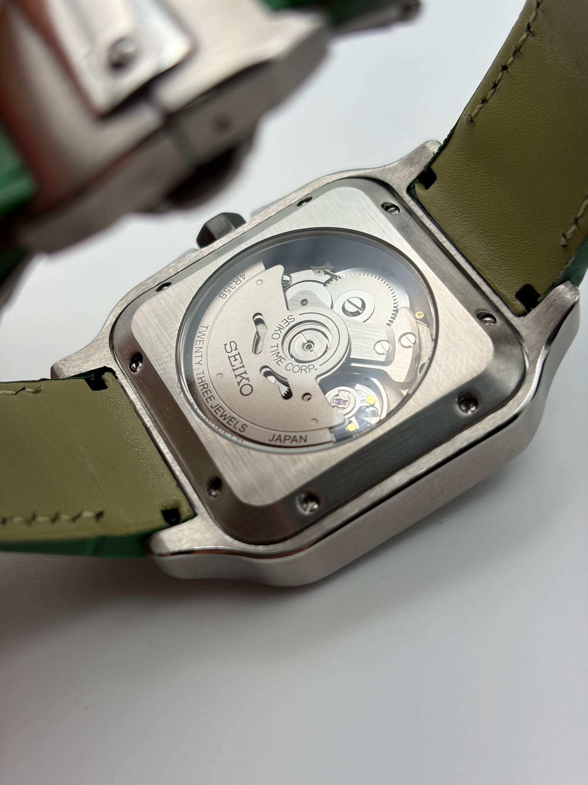 Bracelet en cuir vert Santos Seiko Mod - Détail bracelet - Verre saphir