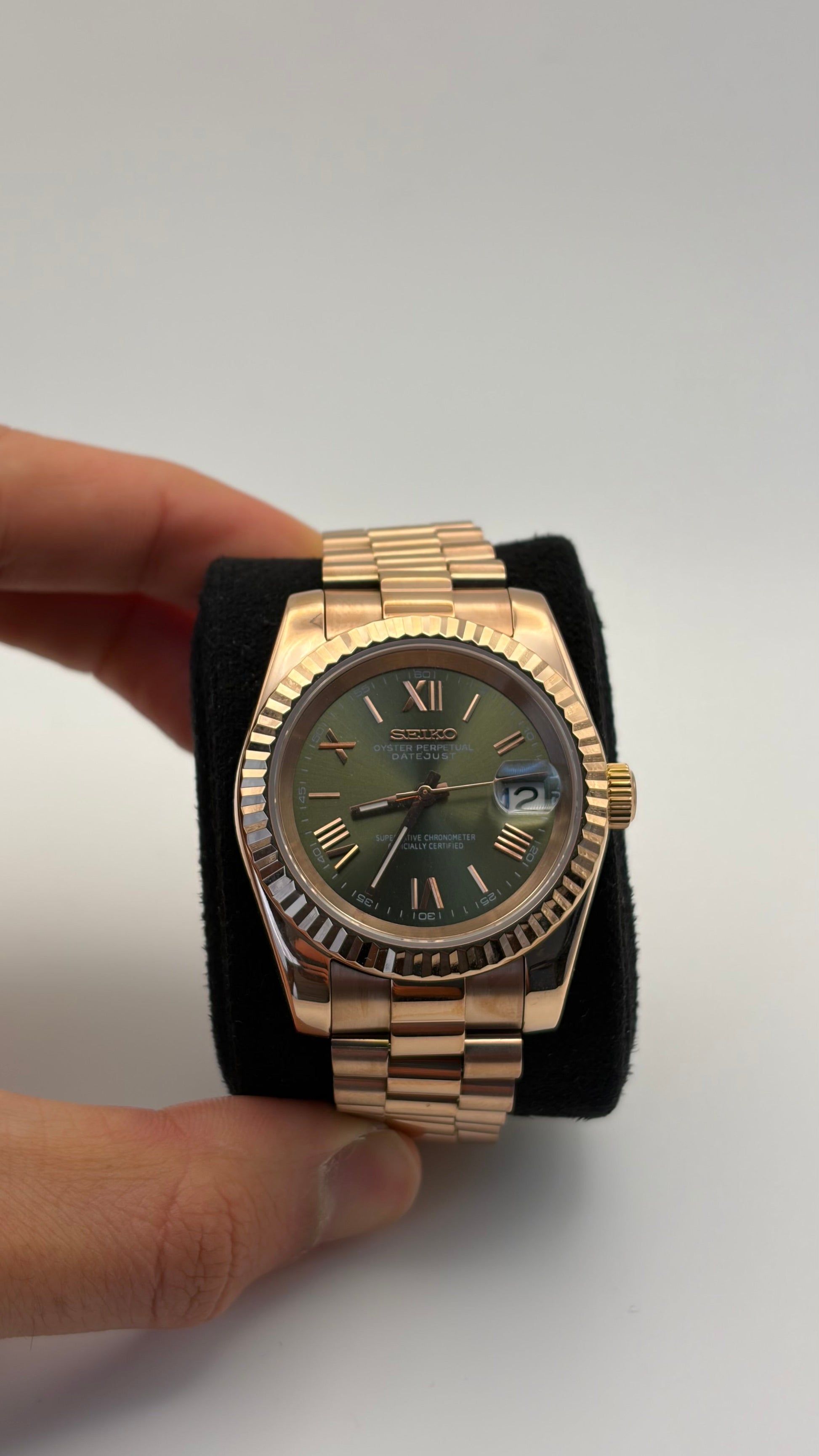 Datejust Rose Gold Olive Roman Seiko Mod — Détail cadran