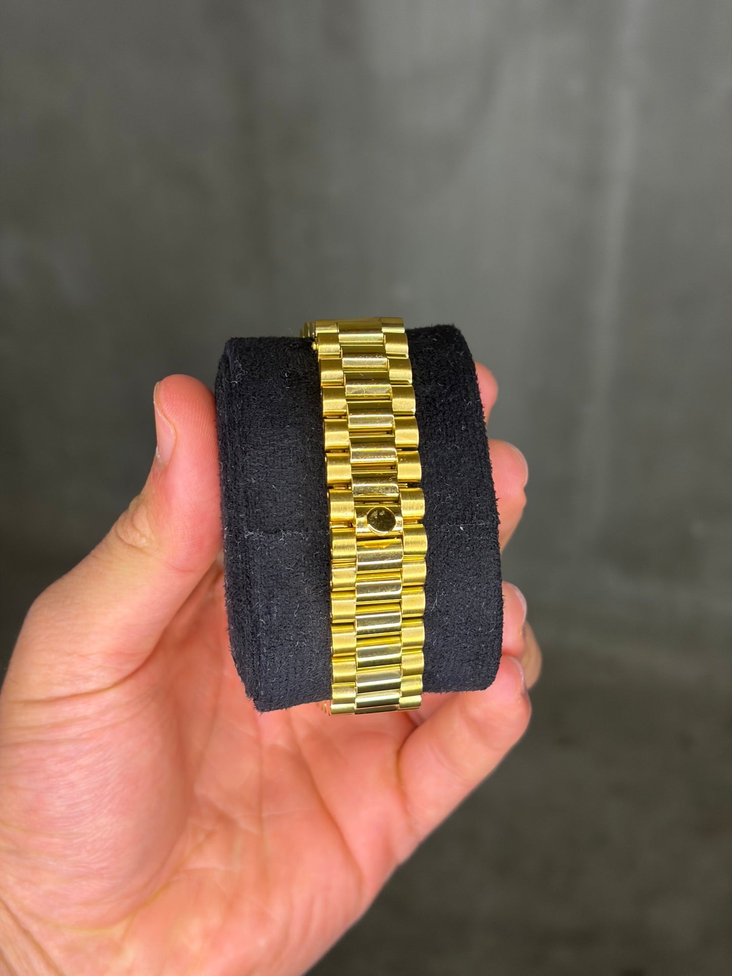 Gold & Black baguette dial DayDate Seiko Mod — Vue de profil