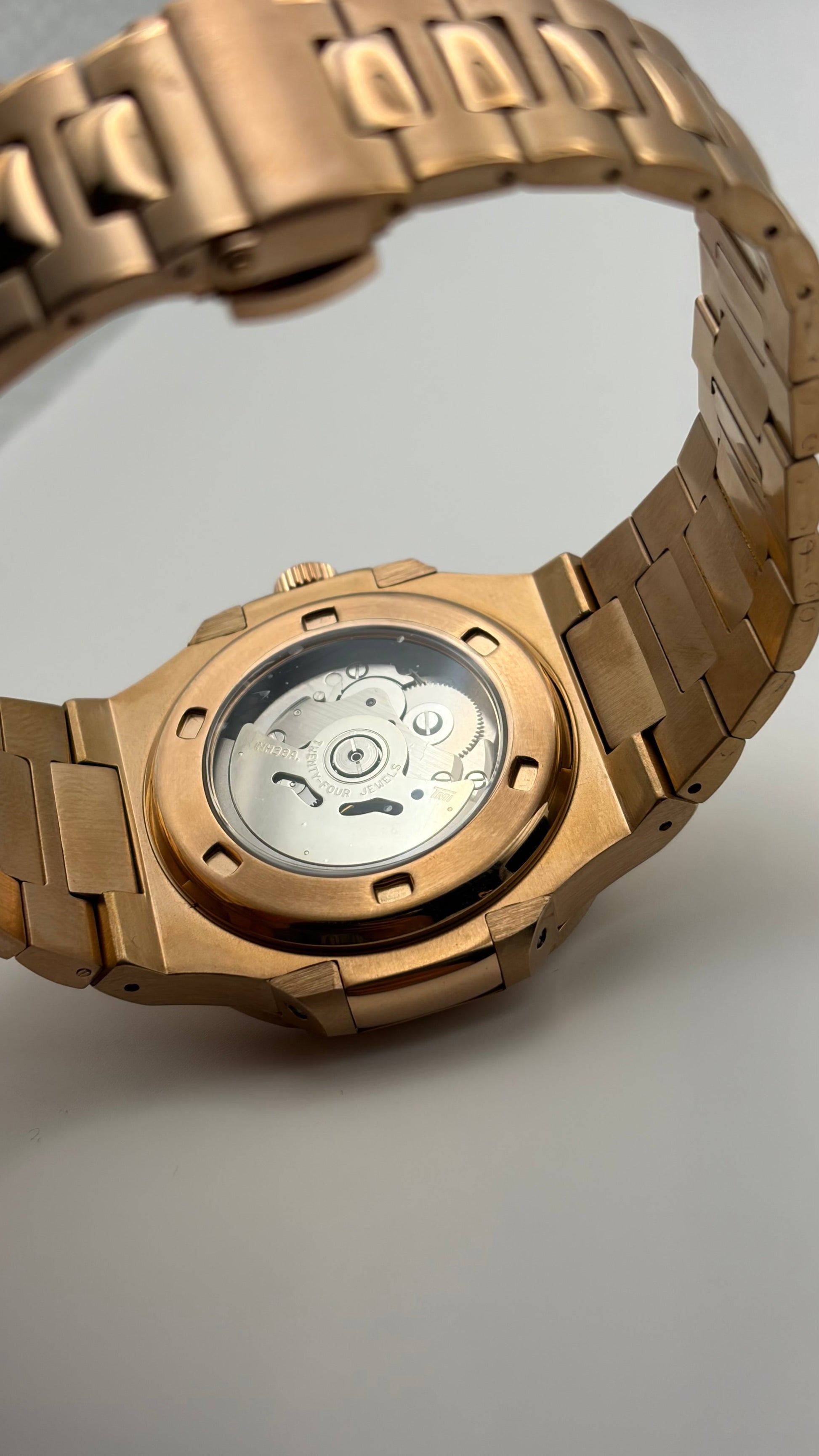 Nautilus Rose Gold Midnight Blue Seiko Mod — Vue de profil