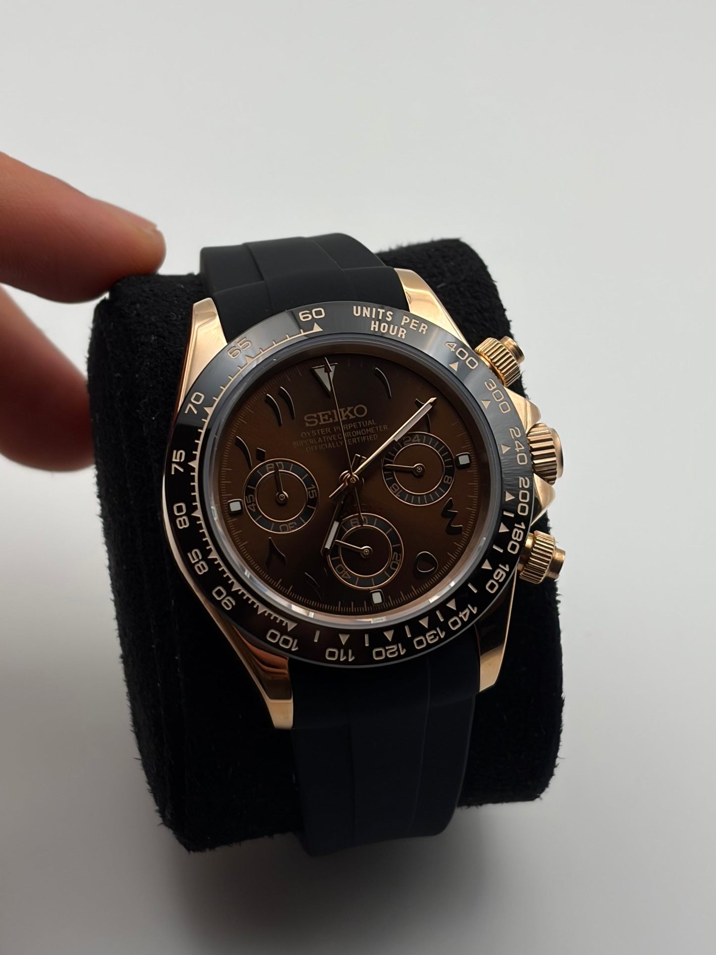 Montre Seiko Daytona en or rose avec chiffres arabes Seiko Mod - Détail cadran - Finitions premium