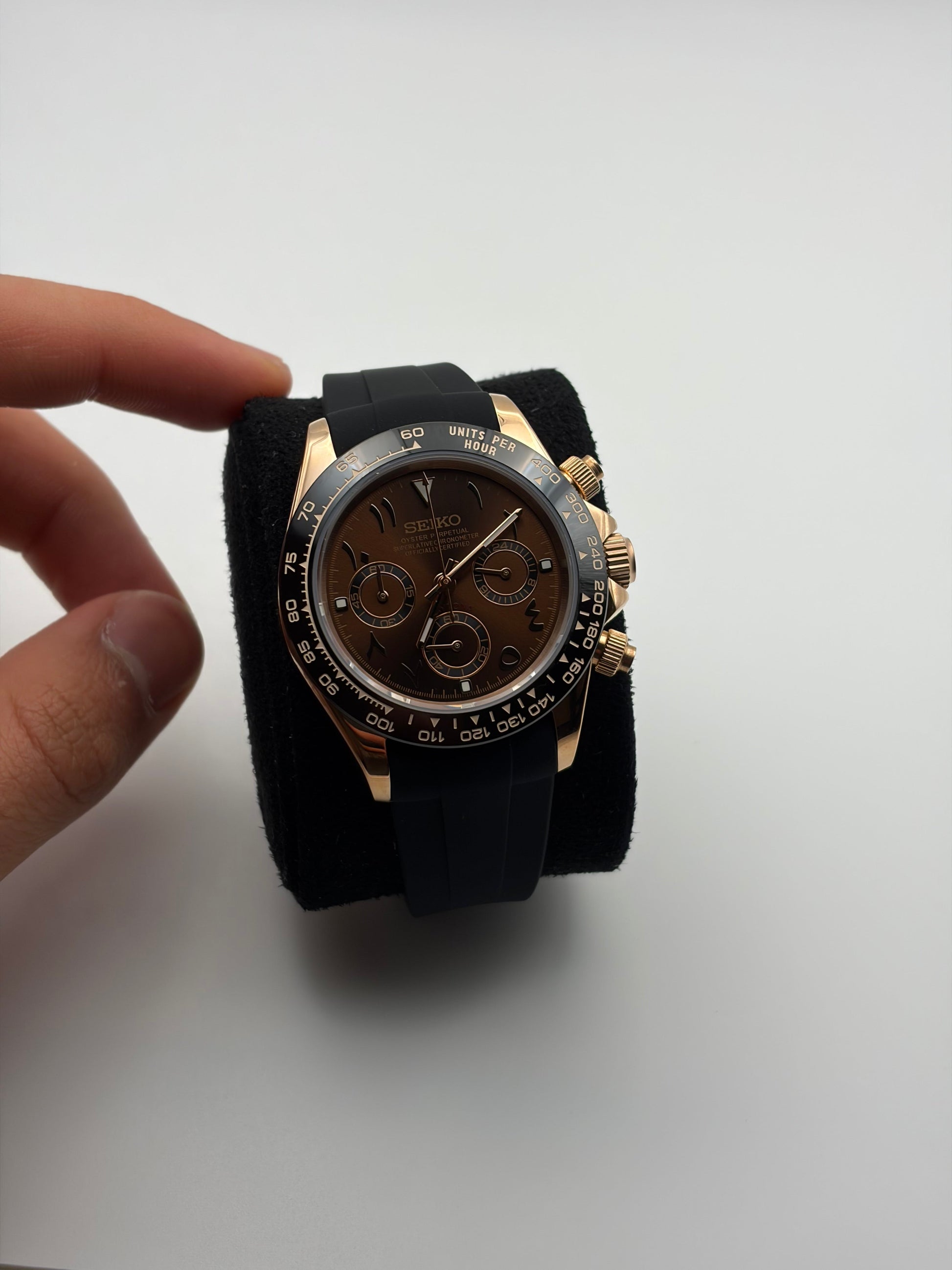 Montre Seiko Daytona en or rose avec chiffres arabes Seiko Mod - Vue profil - Seiko Prestige France