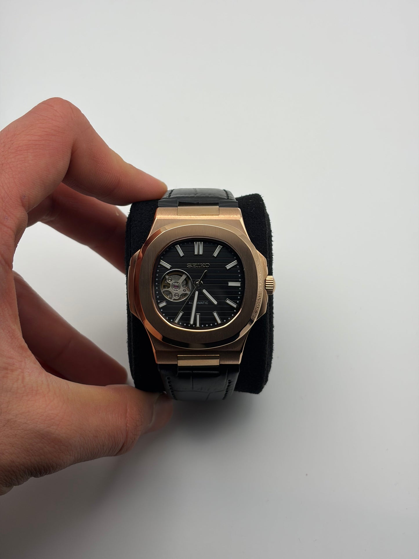 Nautilus Rose Gold Open Heart Leather bracelet Seiko Mod — Vue arrière