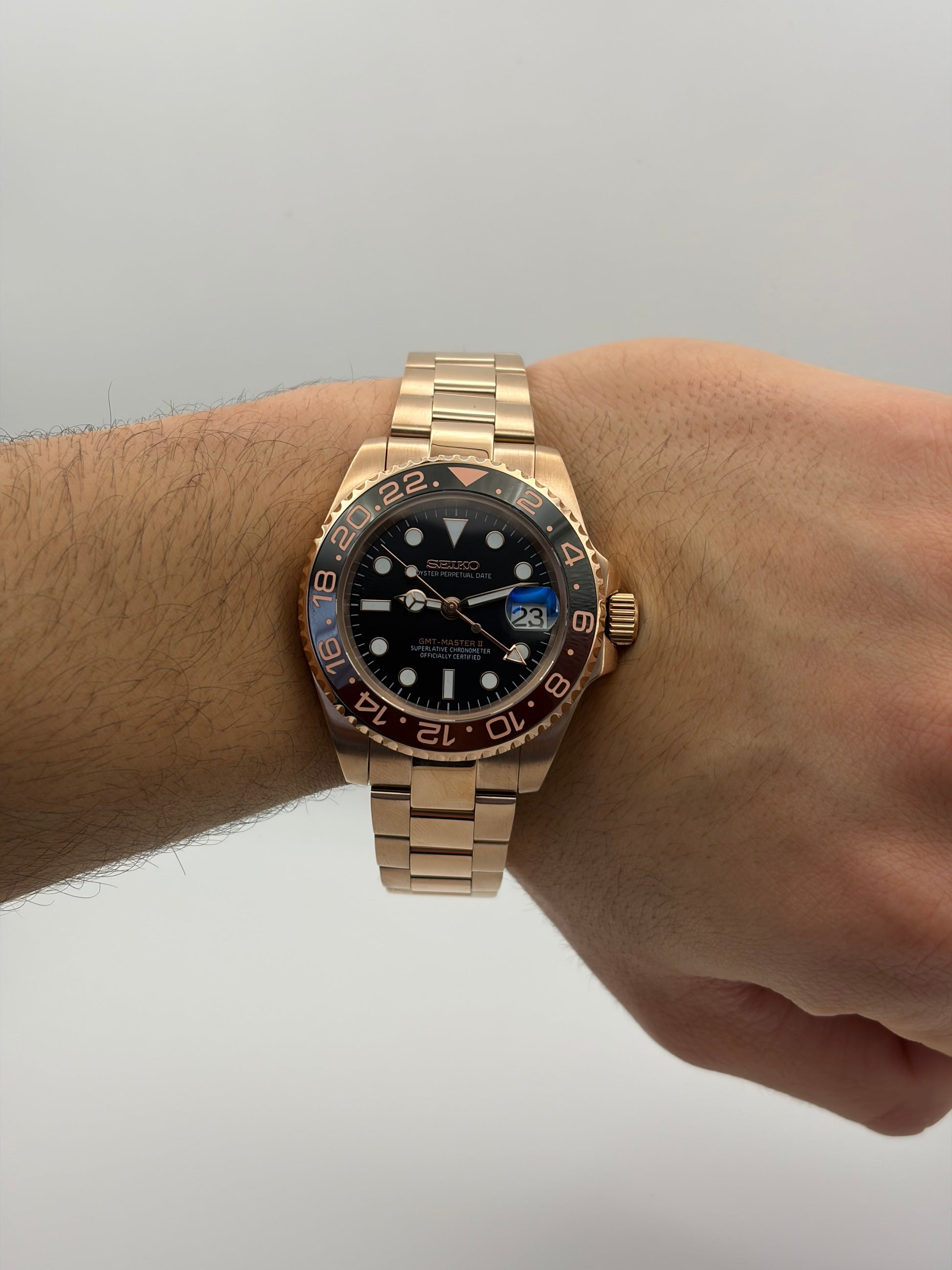 GMT Rootbeer Or Rose Seiko Mod - Au poignet - Montre luxe accessible