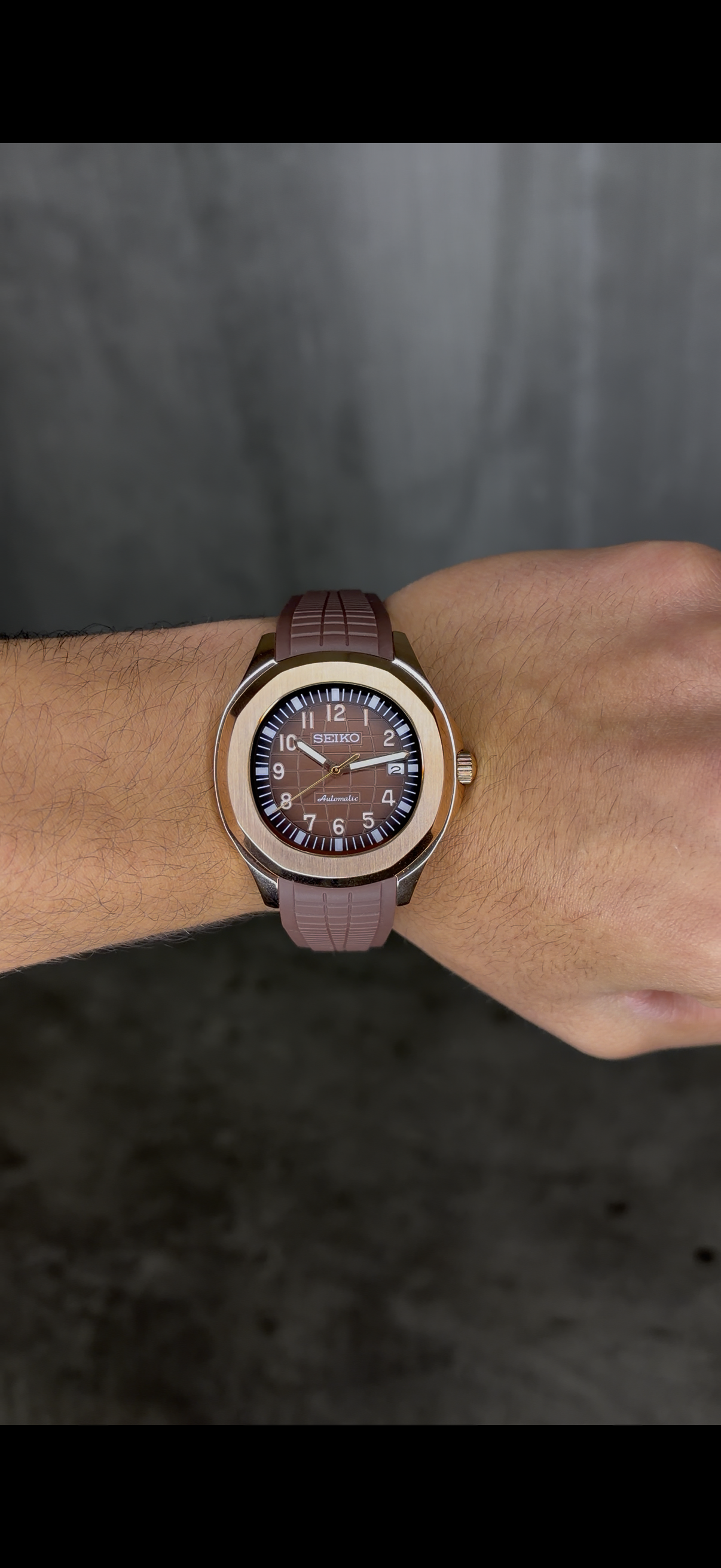 Rose Gold Chocolate brown Aquanaut Seiko Mod — Au poignet