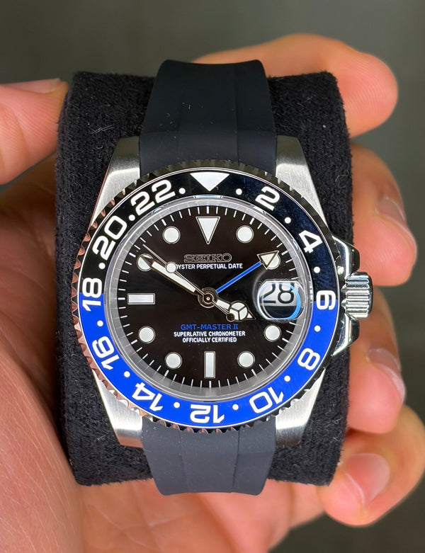 Batman GMT Master II oysterflex Seiko Mod — Vue de face