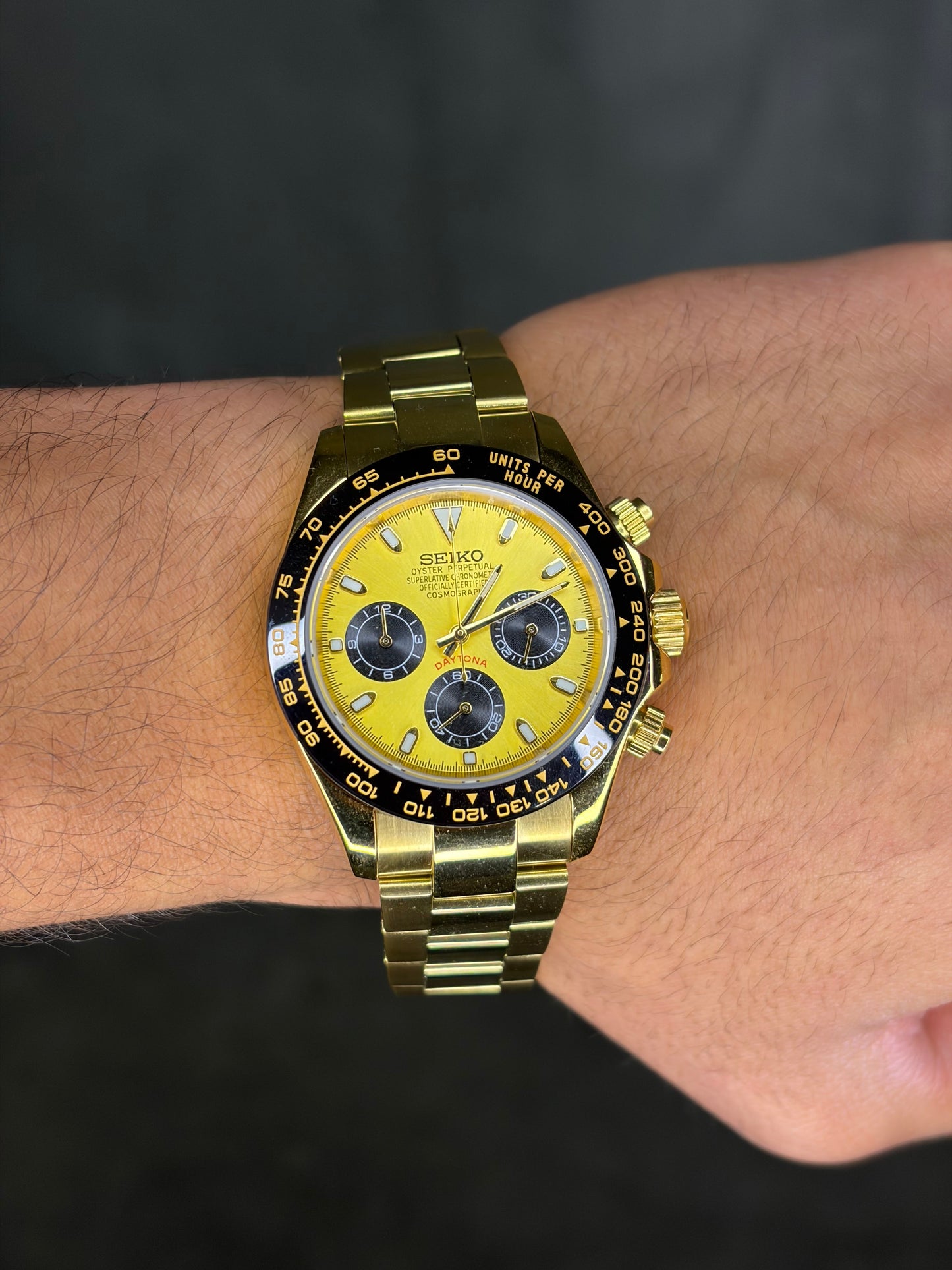 Yellow Gold & black Daytona Seiko Mod — Au poignet