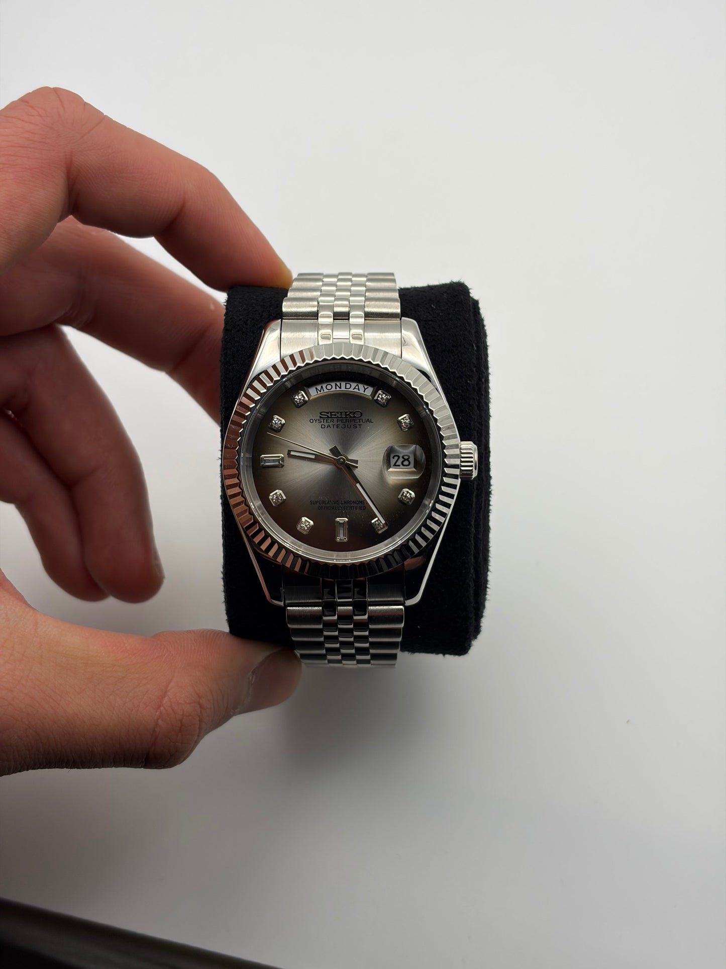 Shadow Baguette DayDate Seiko Mod — Vue de profil
