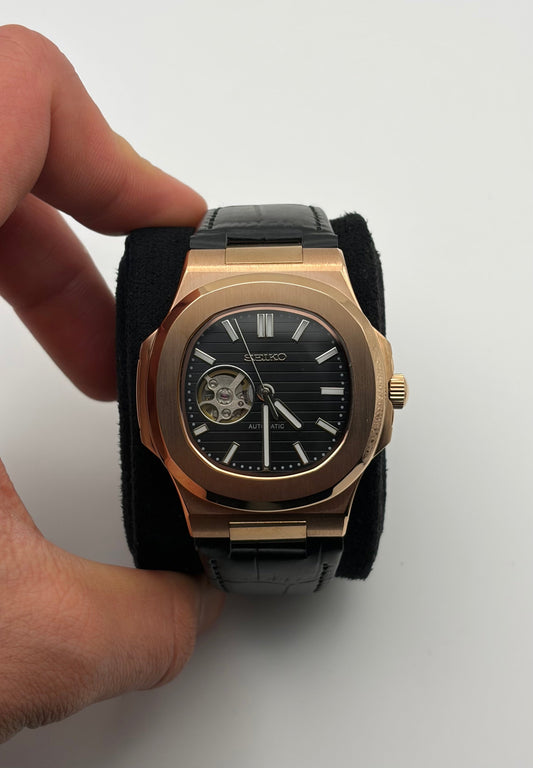 Nautilus Rose Gold Open Heart Leather bracelet Seiko Mod — Détail cadran