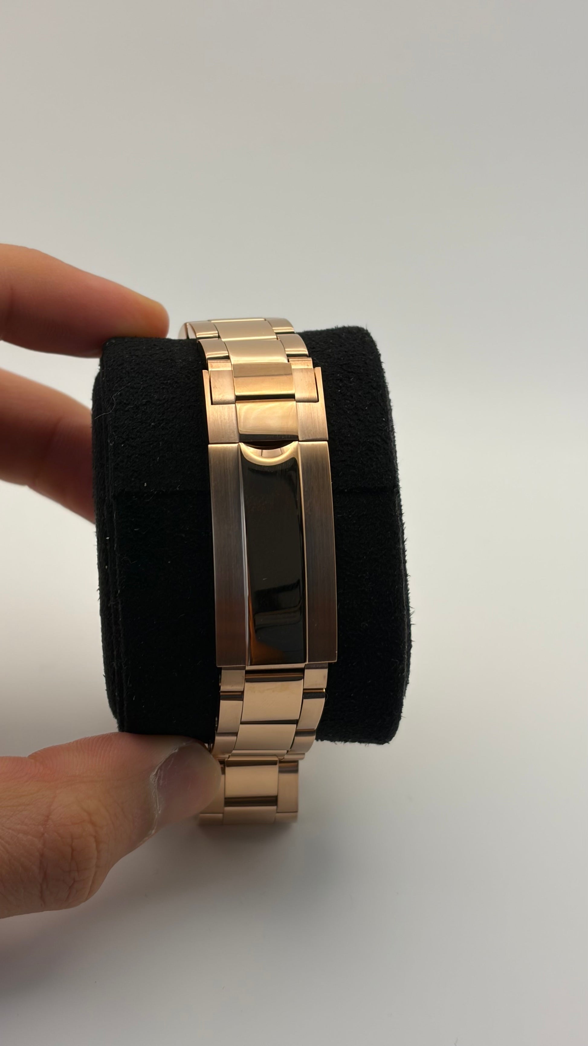 Seitona Rose Gold Pink Diamonds Seiko Mod — Vue de profil