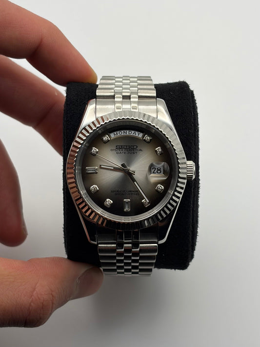 Baguette Shadow DayDate Seiko Mod - Détail cadran - Finitions premium