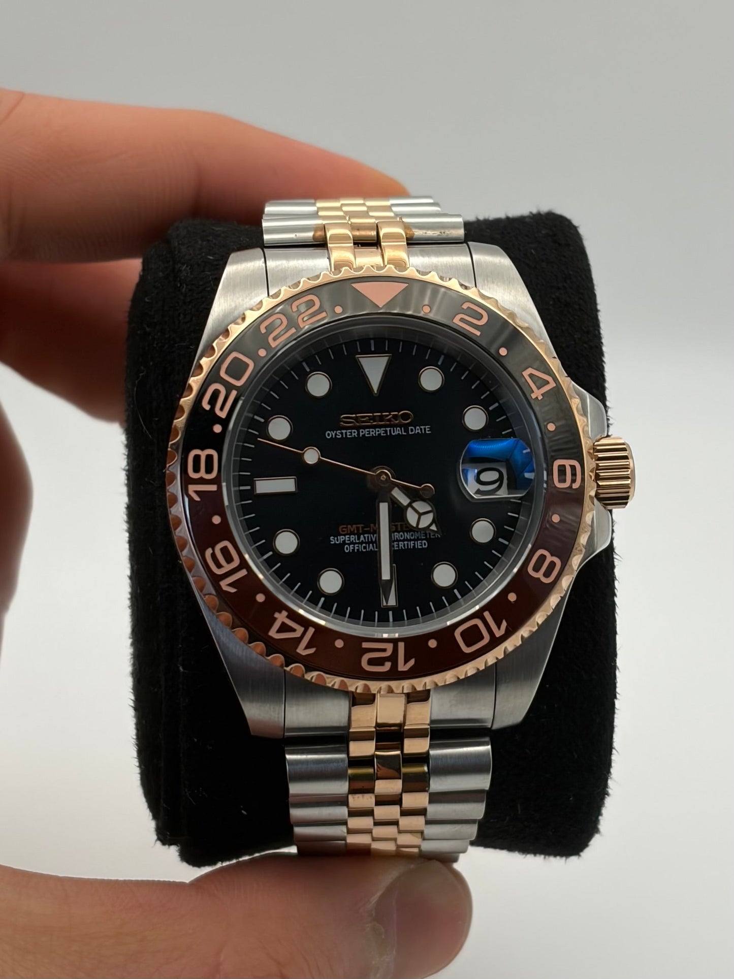 GMT Two Tone Rootbeer Seiko Mod — Détail cadran