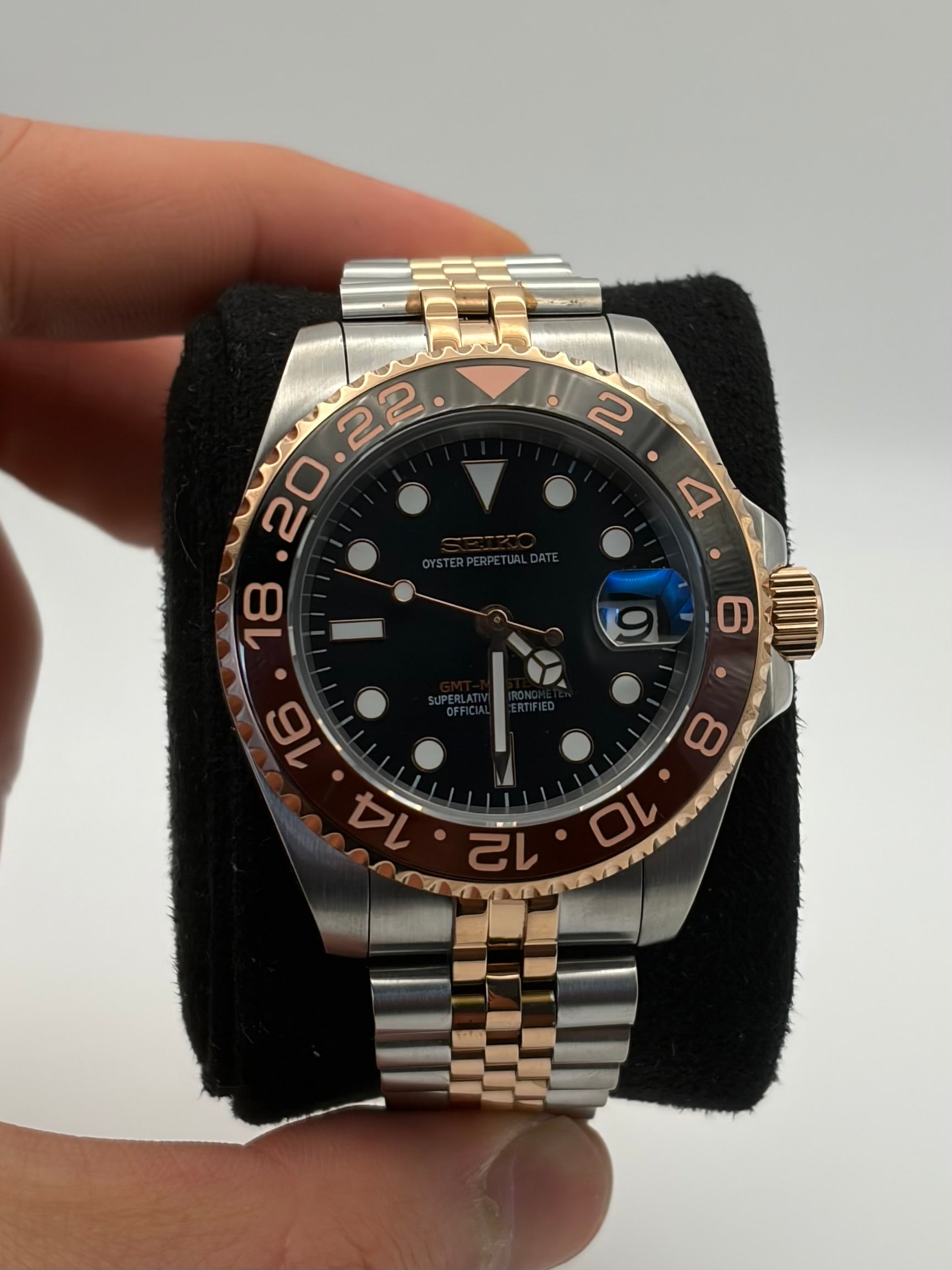 GMT Two Tone Rootbeer Seiko Mod — Détail cadran