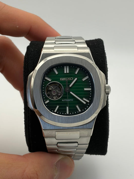 Nautilus Green Open heart Seiko Mod — Vue de face