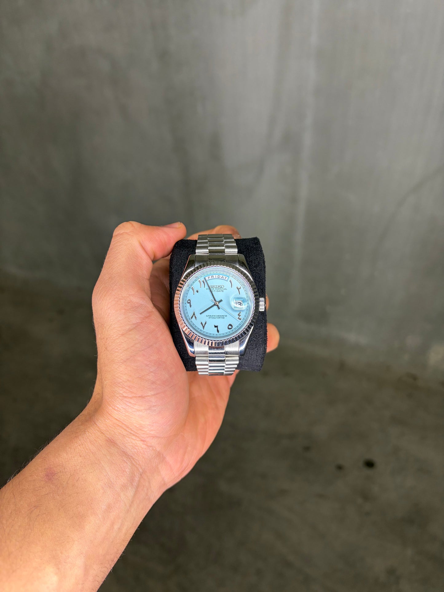 DayDate Baby Blue Arabic Numerals Seiko Mod — Vue arrière