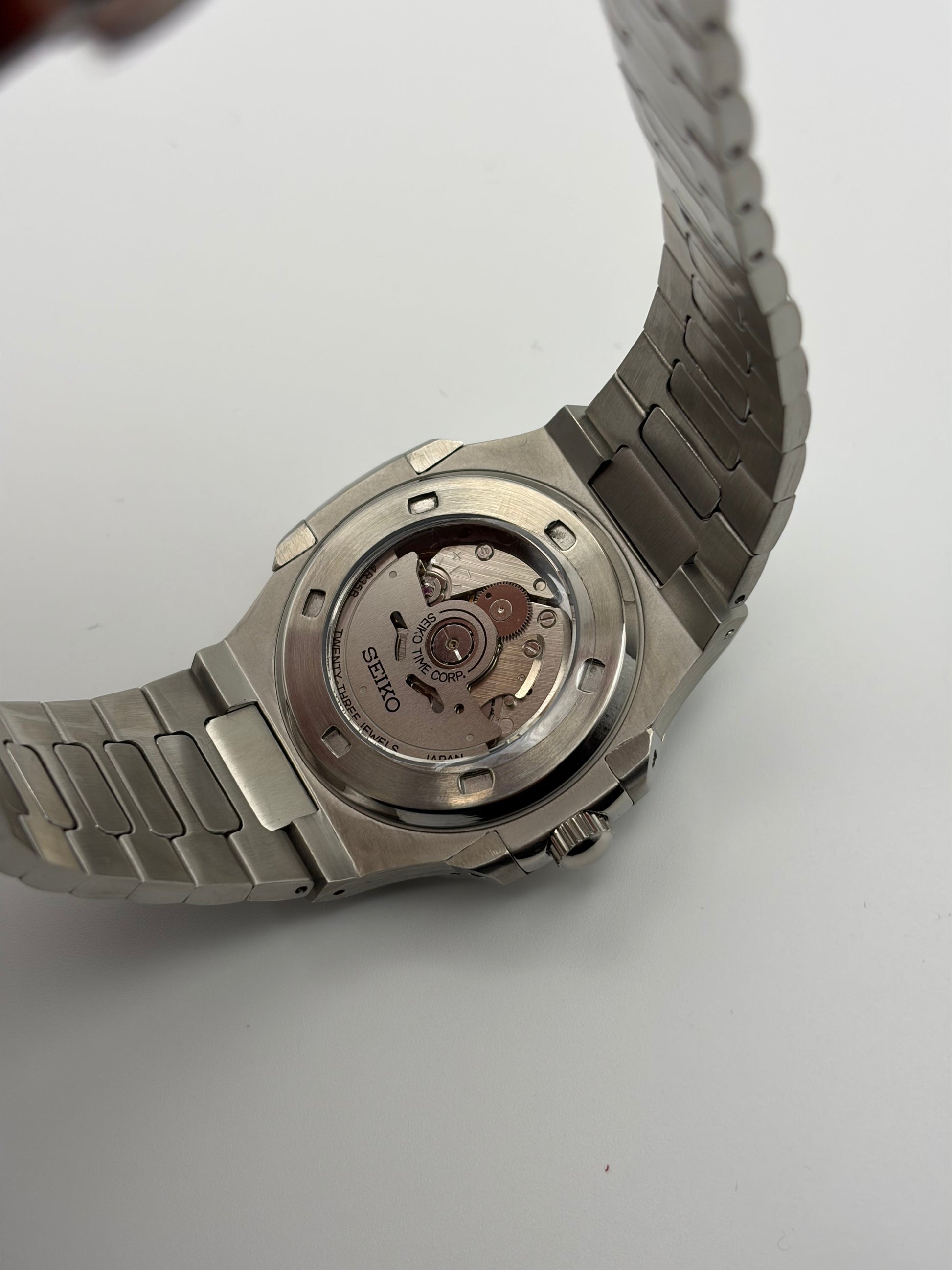 Nautilus Open Heart Black Seiko Mod — Au poignet