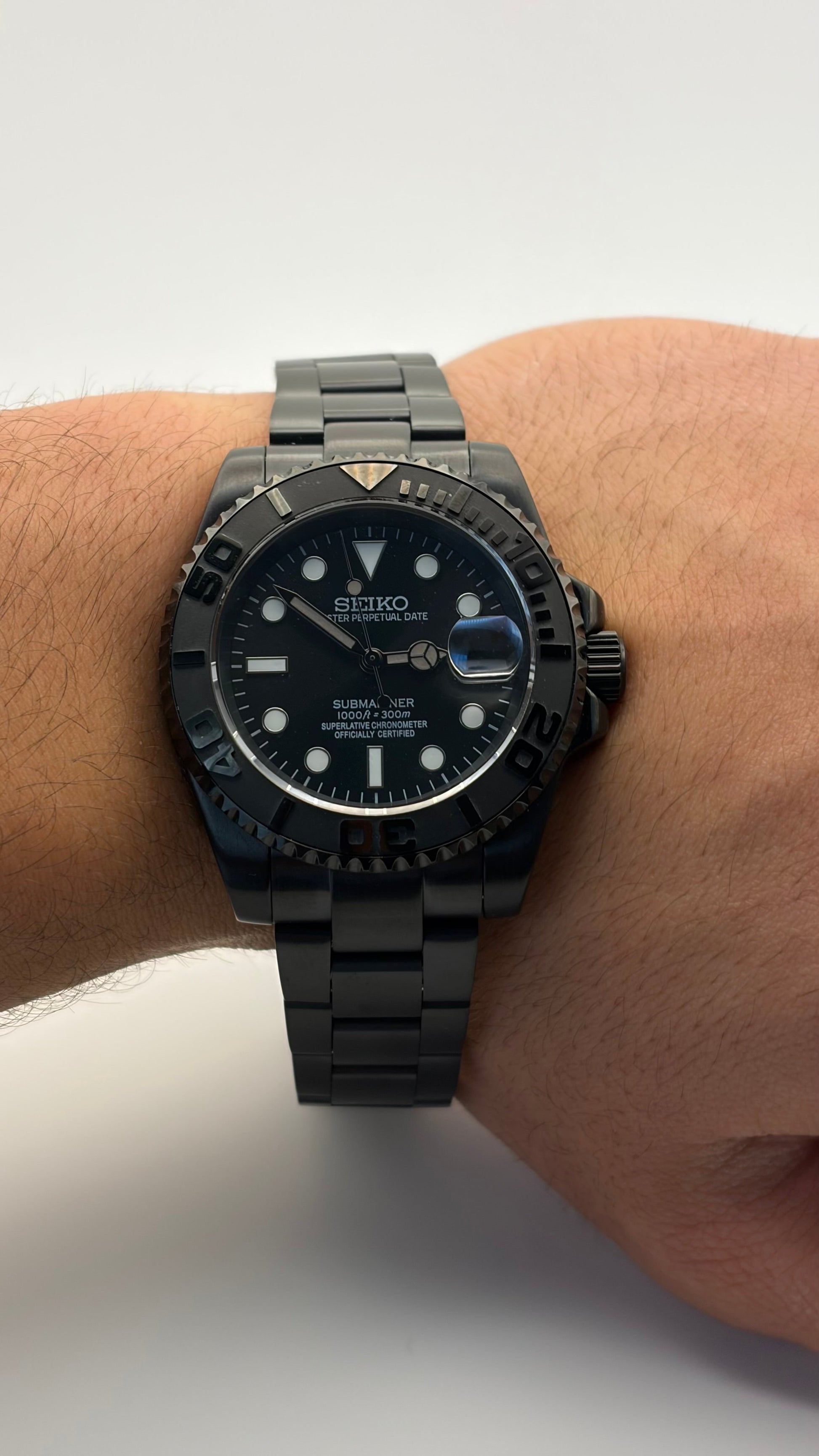 Submariner Triple Black Seiko Mod — Au poignet